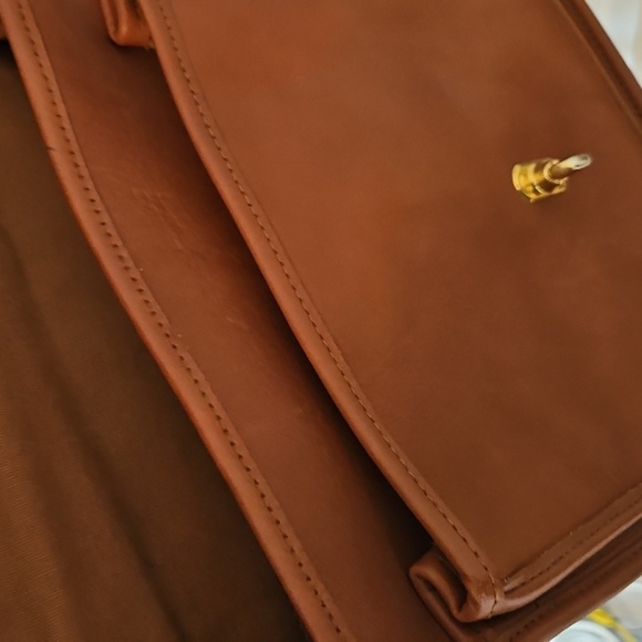 Georgetown Leather Design Bag - Picture 6 of 15